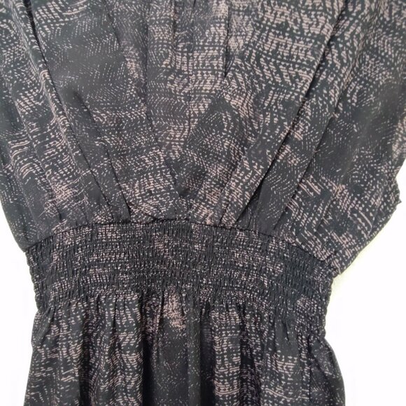 Guess V-Neck Sleeveless Dress Small – Lightweight, Elastic Waist, Short Length - Picture 6 of 16